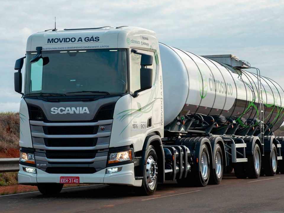 Scania comemora sucesso de sua nova geração de caminhões, anuncia oferta de modelos movidos a GNV no Brasil em 2020 e já testa localmente unidade movida 100% a biometano
